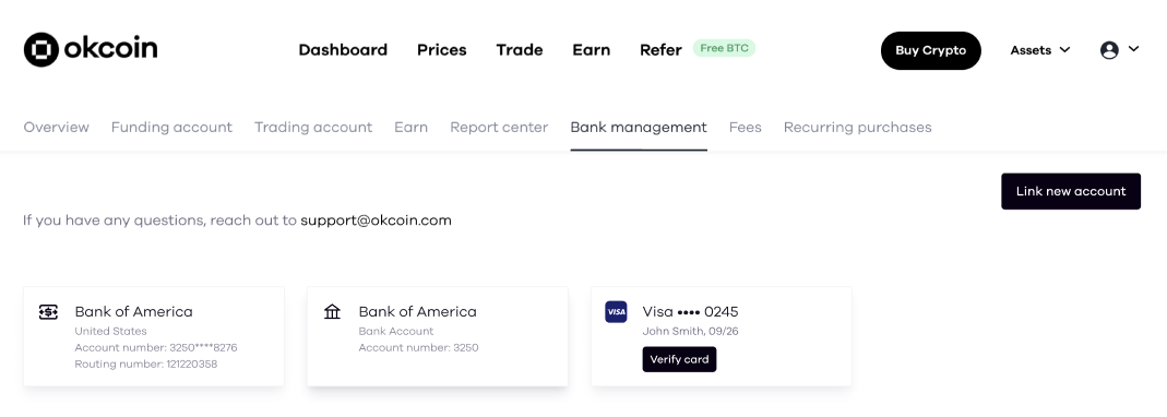 tela de gerenciamento de cartões e de contas bancárias da Okcoin com o botão de verificação